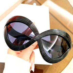 Futuristic unisex sunglasses